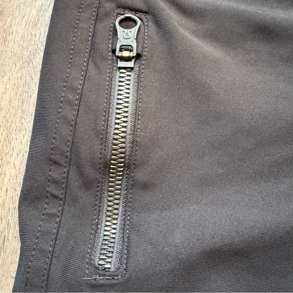 Lululemon Bust A Move Women's Pants - Estimated Size 2 - Picture 16 of 16